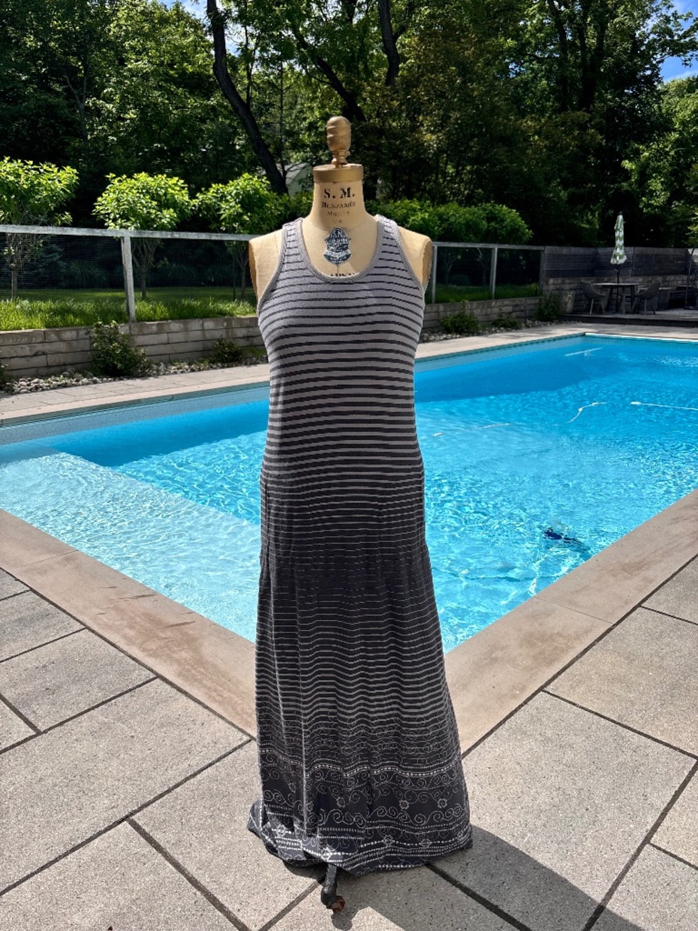 Athleta Grey & White Maxi Dress Size Small